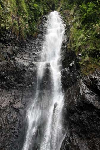 PYF Tahiti FaarumaiWaterfalls 2007FEB13 HaamaremareRahi 003