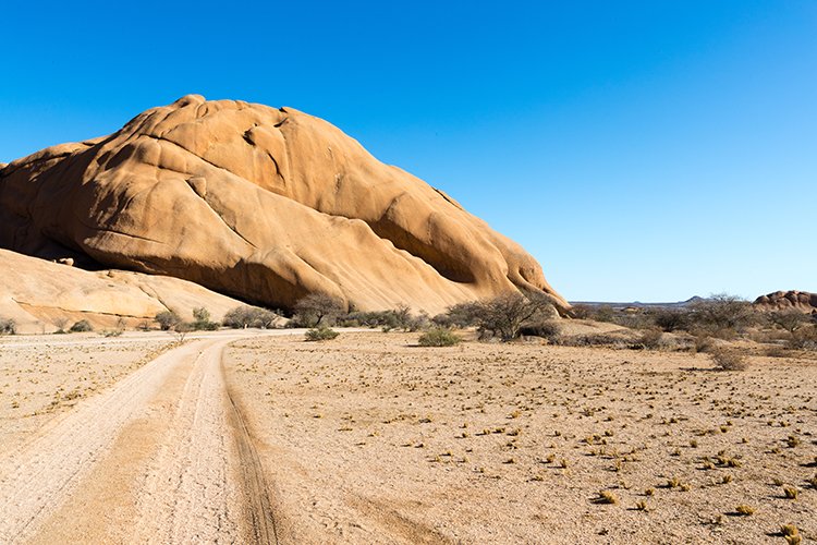 NAM ERO Spitzkoppe 2016NOV24 CampHill 001