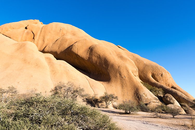 NAM ERO Spitzkoppe 2016NOV24 CampHill 006