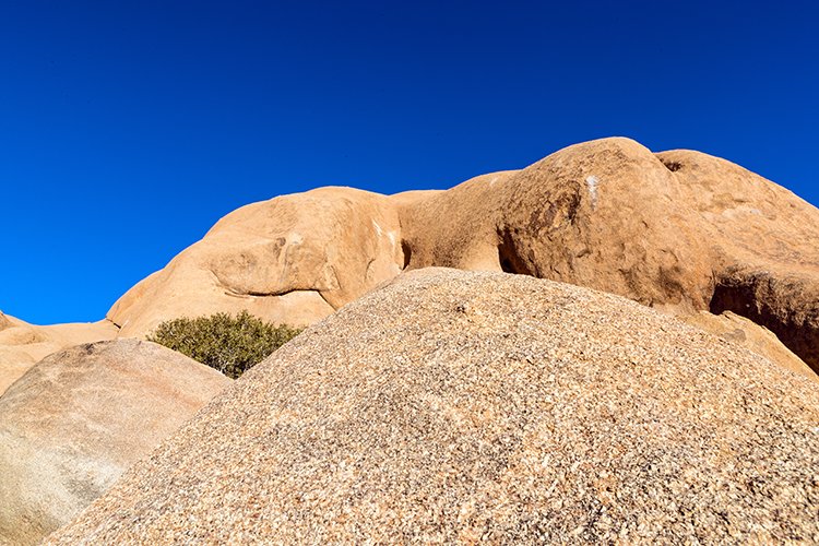 NAM ERO Spitzkoppe 2016NOV24 CampHill 008