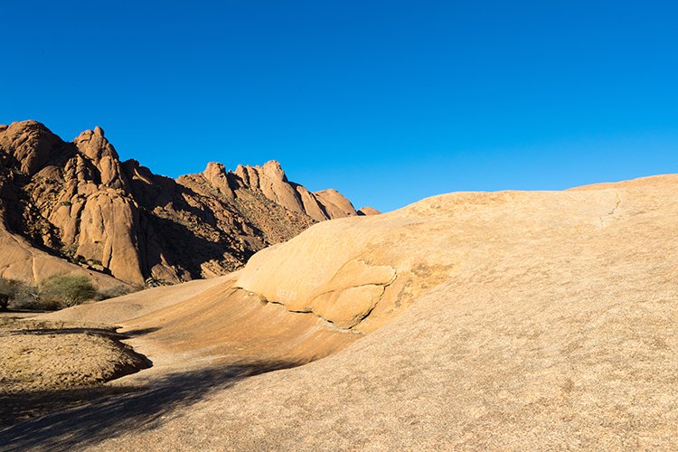 NAM ERO Spitzkoppe 2016NOV24 CampHill 010