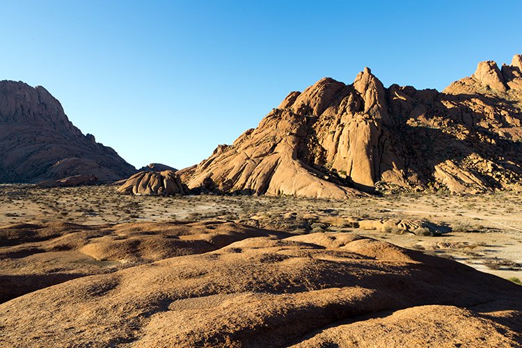 NAM ERO Spitzkoppe 2016NOV24 CampHill 029