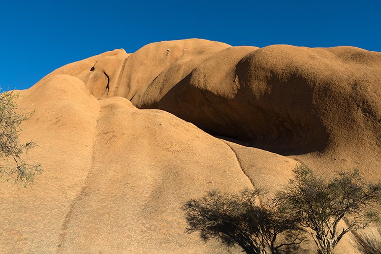 NAM ERO Spitzkoppe 2016NOV24 CampHill 048