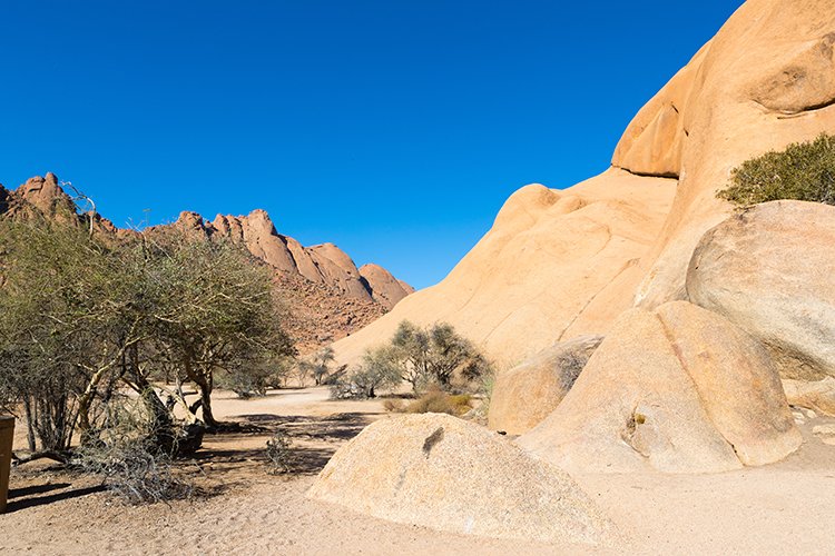 NAM ERO Spitzkoppe 2016NOV24 Campsite 002