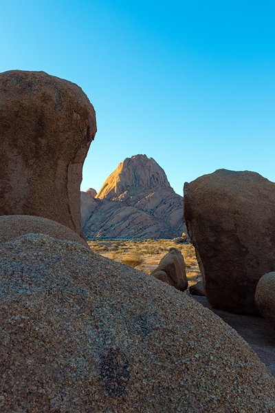 NAM ERO Spitzkoppe 2016NOV24 NaturalArch 007