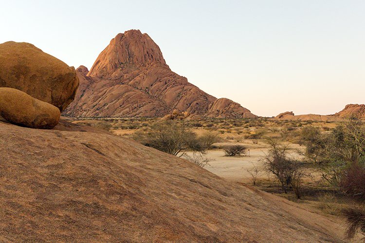 NAM ERO Spitzkoppe 2016NOV24 NaturalArch 034