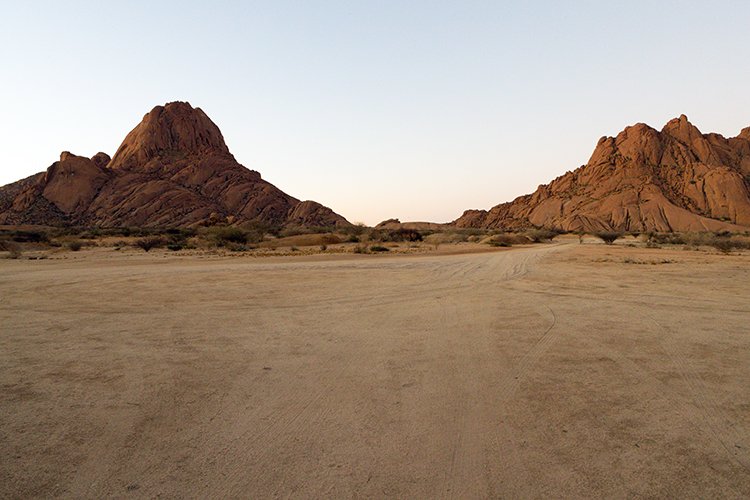 NAM ERO Spitzkoppe 2016NOV24 NaturalArch 036