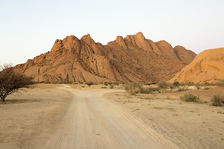 NAM ERO Spitzkoppe 2016NOV24 NaturalArch 040