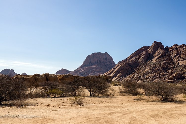 NAM ERO Spitzkoppe 2016NOV24 Office 002