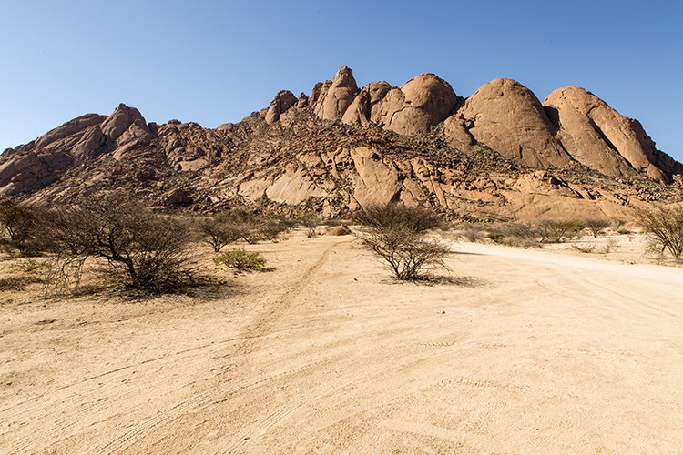 NAM ERO Spitzkoppe 2016NOV24 Office 004