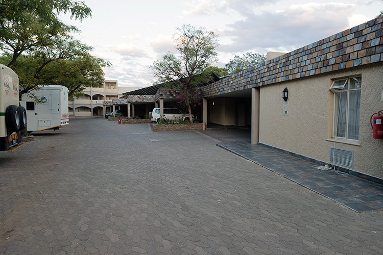NAM KHO Windhoek 2016NOV29 HotelSafari 003
