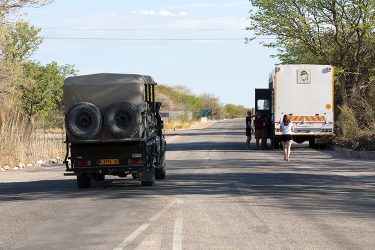 NAM KUN Etosha 2016NOV26 SouthEntrance 002