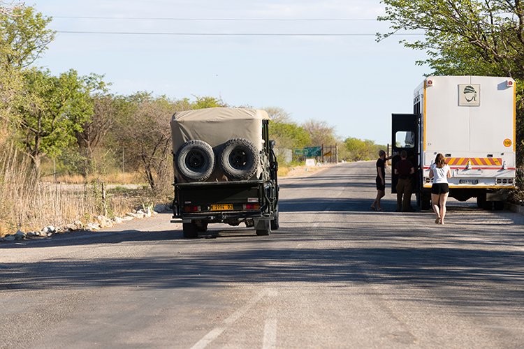NAM KUN Etosha 2016NOV26 SouthEntrance 003