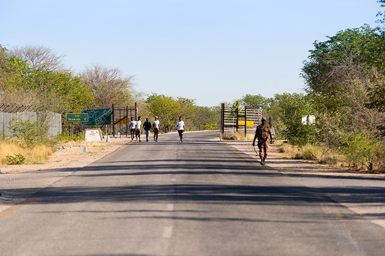 NAM KUN Etosha 2016NOV26 SouthEntrance 005