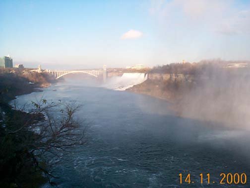 CAN ON NiagaraFalls 2000NOV14 004