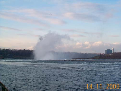CAN ON NiagaraFalls 2000NOV14 012
