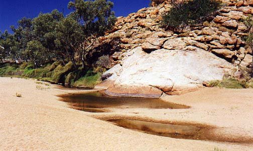 AUS NT AliceSprings 2001JUL14 TelegraphStation 003
