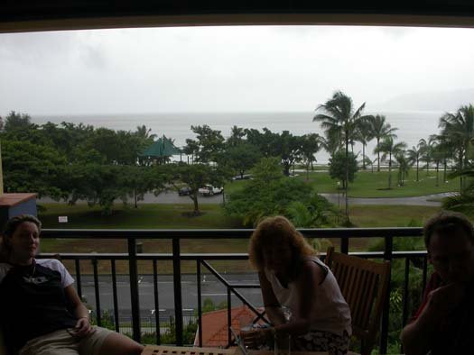 AUS QLD Cairns 2003APR20 Apartment 005