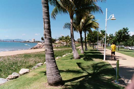 AUS QLD Townsville 20034APR14 TheStrand 003