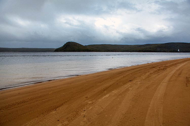 AUS TAS Strahan 2015JAN25 OceanBeach 006