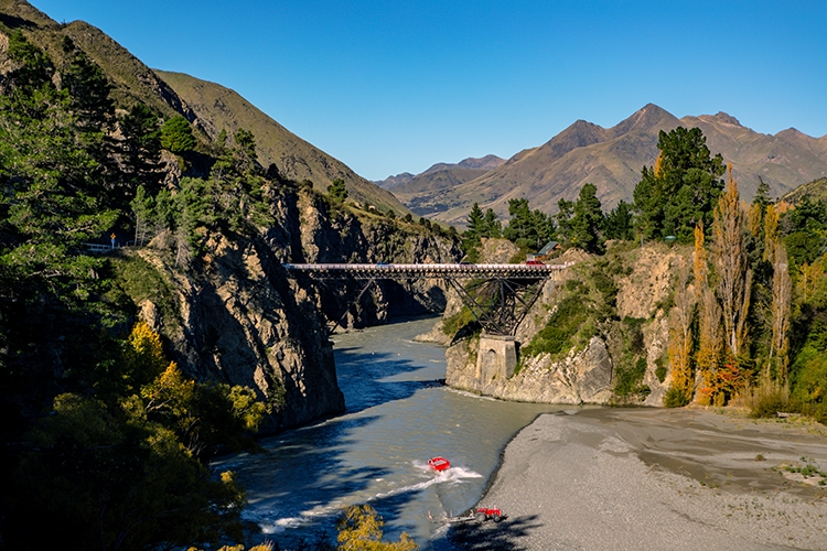 NZL CAN HanmerSprings 2018APR22 FerryBridge 013